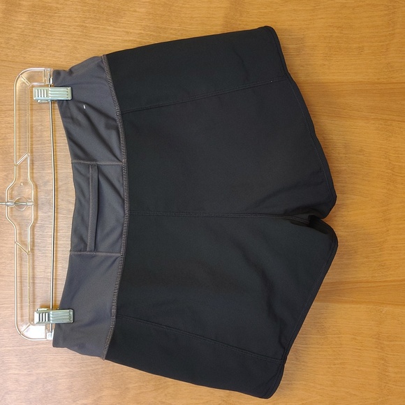 Reebok Women's Grey and Black Athletic Shorts With Liner - Picture 6 of 12